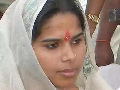 सपा विधायक पूजा पाल के भाई पर बम से हमला! पुलिस खंगाल रही सीसीटीवी फुटेज