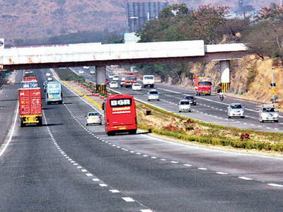 Mumbai Pune Expressway: मुंबई-पुणे एक्सप्रेस पर ही टोल नहीं बढ़ा, पुराने हाइवे पर भी देना होगा ज्यादा टैक्स