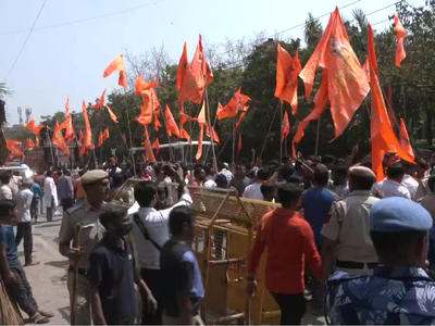 दिल्ली के जहांगीरपुरी में बिना इजाजत सड़कों पर निकला रामनवमी का जुलूस, पुलिस के छूटे पसीने