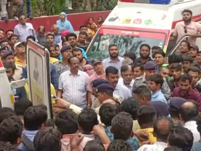 इंदौर मंदिर हादसे में 13 लोगों की मौत, घटना के एक घंटे बाद पहुंची एंबुलेंस