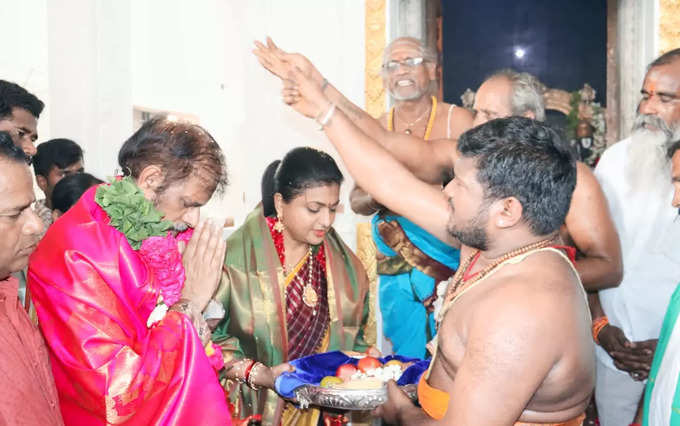 Sri Ram Navami Roja Family, స్పెషల్ అట్రాక్షన్‌గా రోజా కపుల్ iiQ8