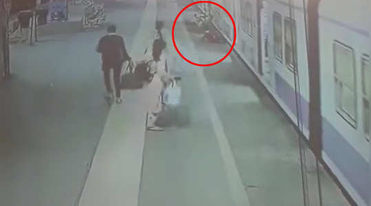 video of a home guard named sayyad babu shaikh saves a 8 year old boy who fell from a moving train at mira road station is going viral