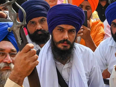 Amritpal Singh News: होशियारपुर के डेरों में भी छिपा हो सकता है खालिस्तान समर्थक अमृतपाल स‍िंह, तलाश में जुटी पंजाब पुल‍िस