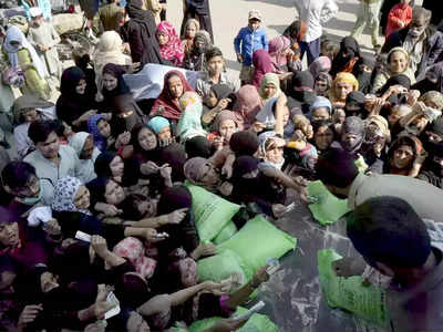 मुफ्त राशन लेने के दौरान पाकिस्तान में मची भगदड़, 3 बच्चों समेत 12 की मौत