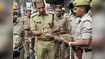 Kanpur Fire: कानपुर अग्निकांड में सामने आया पुलिस का मानवीय चेहरा, 6 पिल्‍लों की जान बचा कर जीत लिया दिल