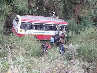 मसूरी में रोडवेज बस खाई में गिरी, 2 यात्रियों की मौत, कई लोग हुए घायल