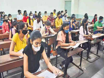 Tenth Exams: నేటి నుంచి తెలంగాణలో టెన్త్ పరీక్షలు.. 5 నిమిషాలు ఆలస్యమైనా ఎంట్రీ..