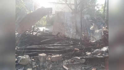 Sasaram News: कल हुई बमबाजी तो आज आग से हड़कंप, सासाराम में क्या हैं ताजा हालात?