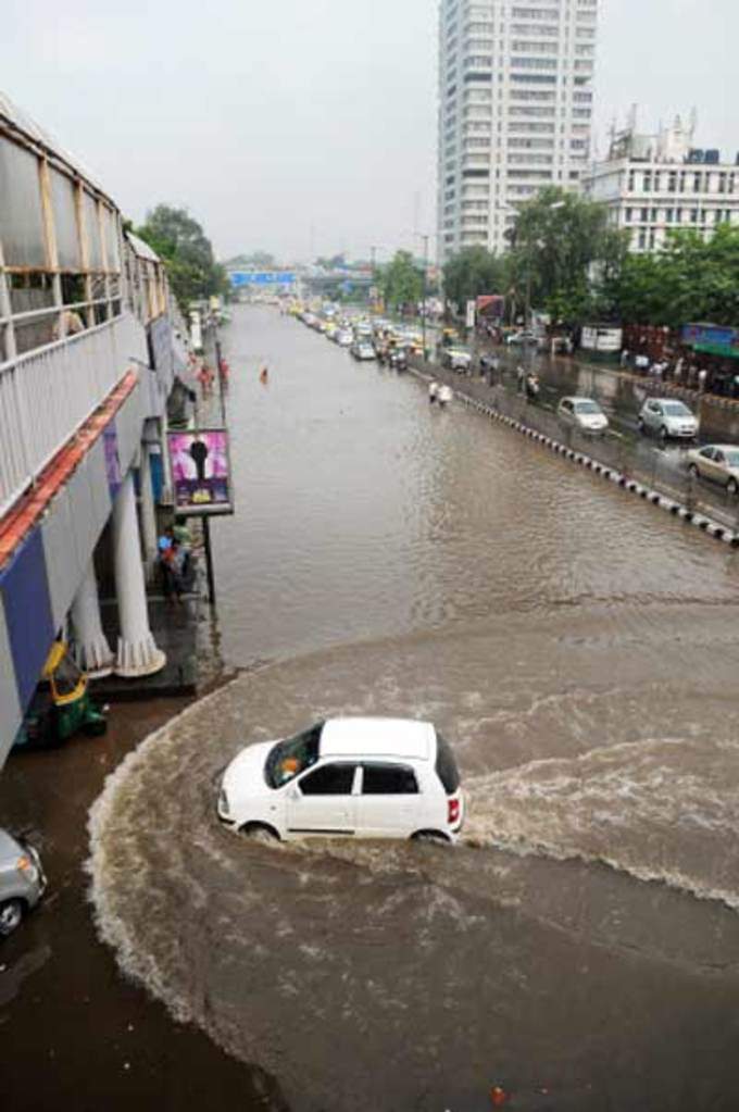 दिल्ली में इतना पानी कभी देखा है?
