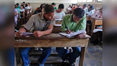 Mass Copy: परीक्षेची वेळ संपल्यानंतर विद्यार्थ्यांनी ग्रुपने सोडवला पेपर, वर्गातल्या हुशार मुलीने केली पोलखोल