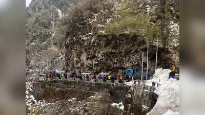 सिक्कीममध्ये हिमस्खलनात पर्यटक खोल दरीत अडकले, सात जणांचा मृत्यू, २३ जणांना बाहेर काढण्यात यश