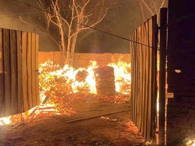Delhi Fire News: दिल्ली के कापसहेड़ा गोदाम में लगी भीषण आग, 14 गाड़ियां, 70 फायरकर्मी बुझाने में जुटे