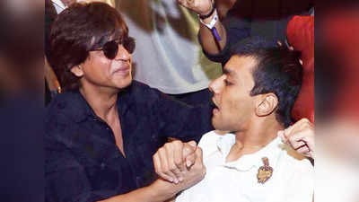 Shah Rukh Khan : হুইল চেয়ারে বসা ভক্তের কপালে স্নেহের চুম্বন, হৃদয় স্পর্শ করা মুহূর্তের জন্য শাহরুখের ধন্যি ধন্যি