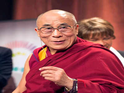 Dalai Lama: బాలుడి పెదవులపై ముద్దుపెట్టి.. నోటితో నాలుక తాకమన్న బౌద్ధ గురువు.. తీవ్ర దుమారం