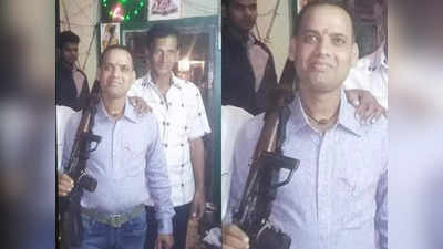 बिहार में रायफल वाले मास्टर साहब बुरे फंसे, फोटो वायरल हुई तो पुलिस ने दर्ज कर दिया केस