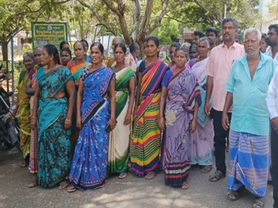 திண்டுக்கல் மாவட்டத்தில் இந்திரா நகர் பகுதியில் வசித்து வரும் சலவை தொழிலாளிகள்; தங்களின் இலவச வீட்டுமனையை ஆக்கிரமிப்பு செய்ததாக மாவட்ட ஆட்சியரிடம் புகார்!