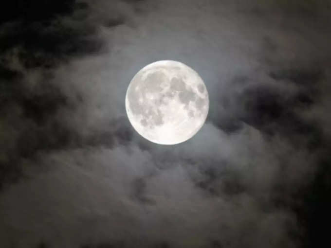 moon ಚಂದ್ರನಿಗೆ ಸಂಬಂಧಿಸಿದ ಲೋಹ ಬೆಳ್ಳಿ