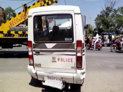 Bihar News: भागलपुर में कैदी वाहन दुर्घटनाग्रस्त, सीतामढ़ी के एक पुलिस अफसर की मौत, 5 जवान जख्मी