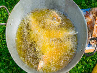 Cooking Tips: মাছ ভাজার সময় তেল ছিটকে আসে? এই সহজ কৌশল মানলে আর হবে না