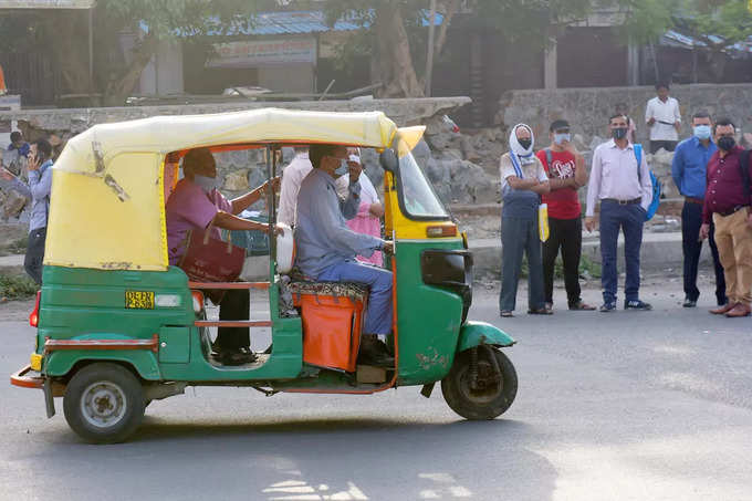 ​समय - 10:05 AM, जगह - मुनिरका