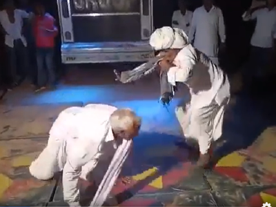 Video: आरारा खतरनाक! आजोबांचा ‘नागिन डान्स’ पाहून नाग सुद्धा होईल बेशुद्ध