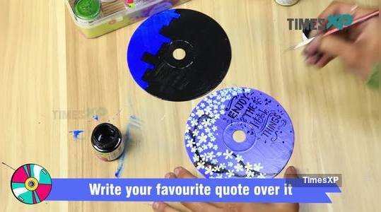 painting old cds to make aesthetic wall decor pieces timesxp diy