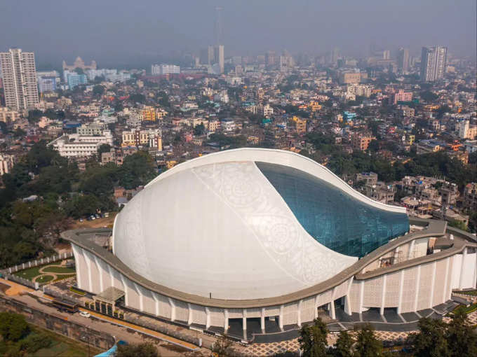 ​शंख के आकार में बना है Dhana Dhanya Auditorium