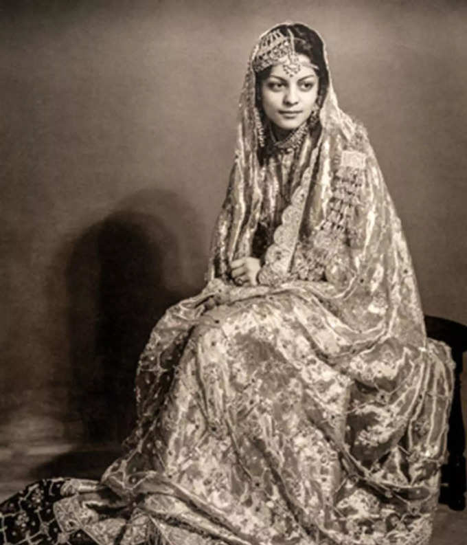 sharmila tagore saas