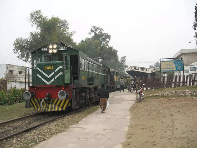 ​<strong>पकिस्तान में नहीं है कोई हाइटेक रेलवे स्टेशन </strong>​