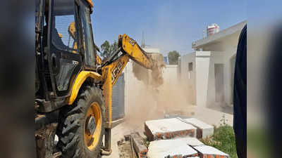 गाजियाबाद में 70 बीघा जमीन पर हो रहे अवैध निर्माण पर गरजा बुलडोजर, गलत तरीके से बस रही थी कॉलोनी