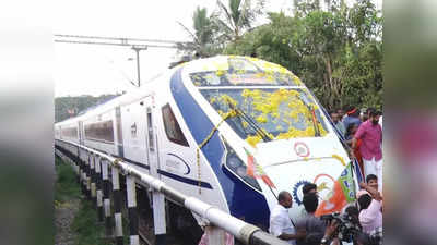 പുഷ്പവൃഷ്ടി ഏറ്റുവാങ്ങി വന്ദേ ഭാരത് തലസ്ഥാനത്ത്; പ്രത്യേക യാർഡിൽ വിശ്രമം