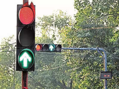 Traffic Signal: ಸುಗಮ ಸಂಚಾರಕ್ಕೆ ಅವೈಜ್ಞಾನಿಕ  ಸಿಗ್ನಲ್ ವ್ಯವಸ್ಥೆಯೆ ಅಡ್ಡಿ, ವಾಹನ ಸವಾರರಿಗೆ ಕಿರಿಕಿರಿ