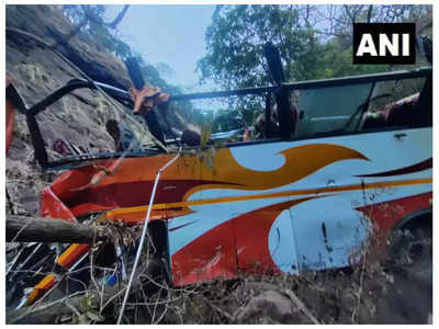 മഹാരാഷ്ട്രയിൽ ബസ് കൊക്കയിലേക്ക് മറിഞ്ഞ് 12 മരണം; നിരവധി പേർക്ക് പരുക്ക്‌, മരണസംഖ്യ ഉയർന്നേക്കും