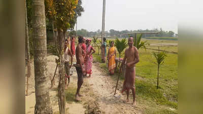 Alipurduar News : ৫ বছর ধরে সংস্কারের অভাবে পড়ে রাস্তা, বছরের প্রথম দিনে কোদাল- বেলচা হাতে কাজ শুরু গ্রামবাসীদের
