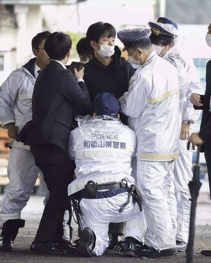 Explosive thrown at Japan PM at campaign event; 1 hurt (1).