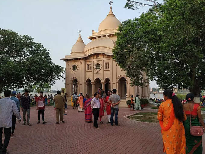 এই মঠের স্থাপত্য সৌন্দর্য চমকে দেওয়ার মতো 