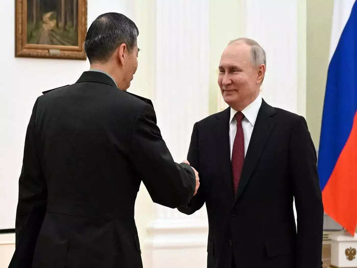 Chinese minister with Russian president