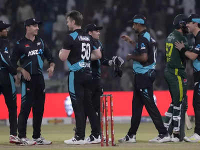 Pak vs NZ:  बाबर-रिजवान सब हो गए हवा, न्यूजीलैंड के आगे घुटनों पर आया पाकिस्तान