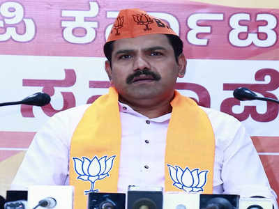 Karnataka Elections 2023: ಪತ್ನಿಗೆ 15 ಕೋಟಿ ರೂ. ಸಾಲ, ಒಂದೇ ಒಂದು ಕಾರ್‌ ಇಲ್ಲ; ಇದು ಬಿವೈ ವಿಜಯೇಂದ್ರ ಆಸ್ತಿ ವಿವರ! 