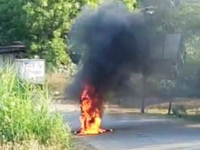 Cuddalore youth burnt two wheeler