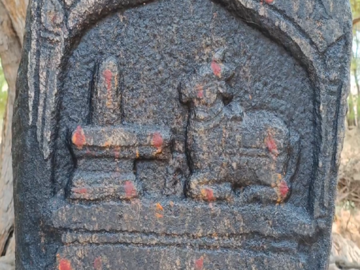 மல்லீஸ்வரர் கோவில் அருகே சுமார் 4000 ஆண்டுகளுக்கு பழமையான கல்வெட்டுகள் கண்டெடுப்பு