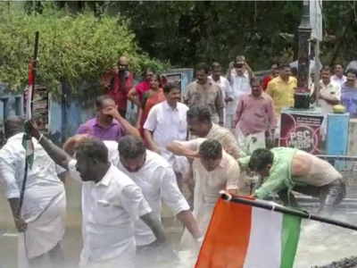 മനോഹരൻ്റെ മരണം; യുഡിഎഫ് പ്രതിഷേധത്തിന് നേരെ ജലപീരങ്കി പ്രയോഗിച്ചു, പ്രവർത്തകരെ അറസ്റ്റ് ചെയ്ത് നീക്കി