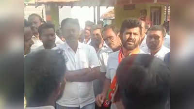 Karnataka Elections 2023: ಅಕ್ಕಿ ನಿಮ್ಮದು, ಚೀಲ ಮಾತ್ರ ಸಿದ್ದರಾಮಯ್ಯದಾ? ಪ್ರತಾಪ್‌ ಸಿಂಹಗೆ ಗ್ರಾಮಸ್ಥರ ತರಾಟೆ