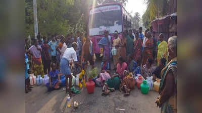 கரூர்: குடிநீர் கேட்டு வீதியில் இறங்கிய பெண்கள் - காலிகுடங்களுடன் போராட்டம்