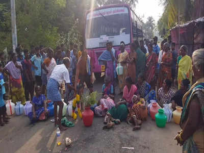 கரூர்: குடிநீர் கேட்டு வீதியில் இறங்கிய பெண்கள் - காலிகுடங்களுடன் போராட்டம்