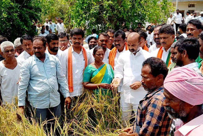 ఎవ్వరిని కదిలించినా కన్నీళ్లే..