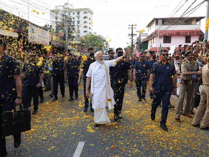 पारंपरिक ड्रेस में पीएम मोदी