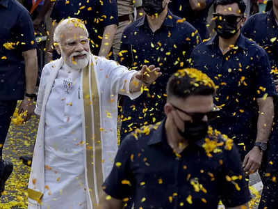 PM Modi in Kerala: वंदे भारत एक्सप्रेस, वॉटर मेट्रो की शुरुआत... जानें केरल को पीएम मोदी ने दीं क्या सौगात