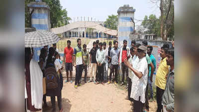 Bankura School : স্কুলে নিয়মিত আসছেন না শিক্ষিকারা! গেটে তালা ঝুলিয়ে গ্রামবাসীদের ক্ষোভ বাঁকুড়ায়