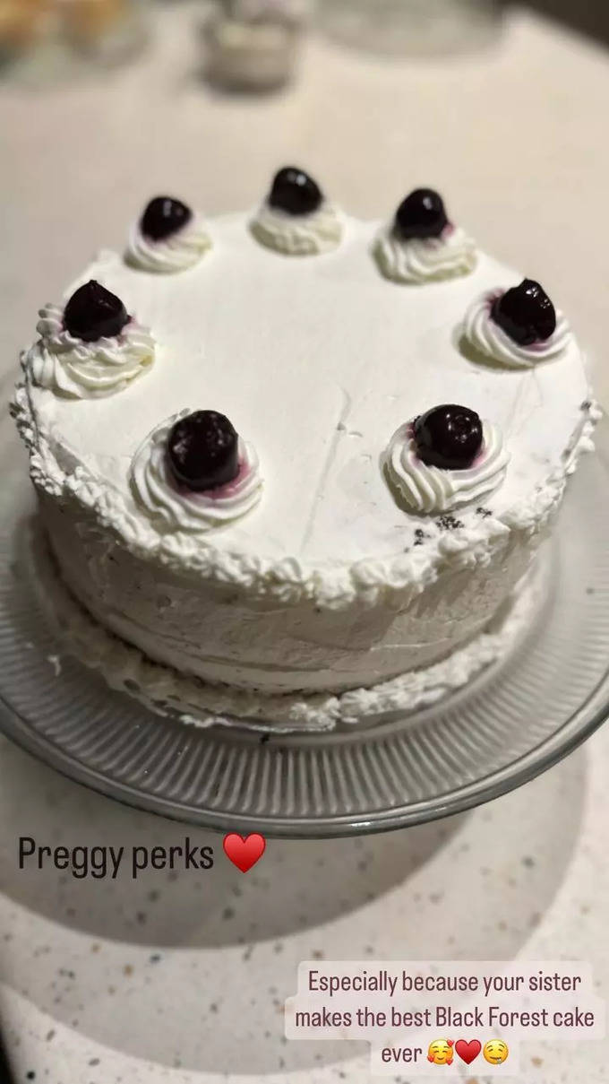 इलियाना DCruz केक